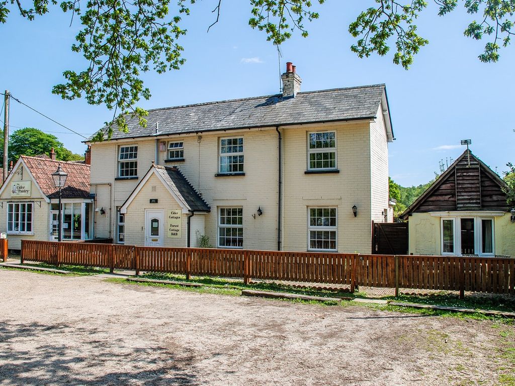 6 bed detached house for sale in Pound Lane, Burley, Ringwood BH24 Zoopla