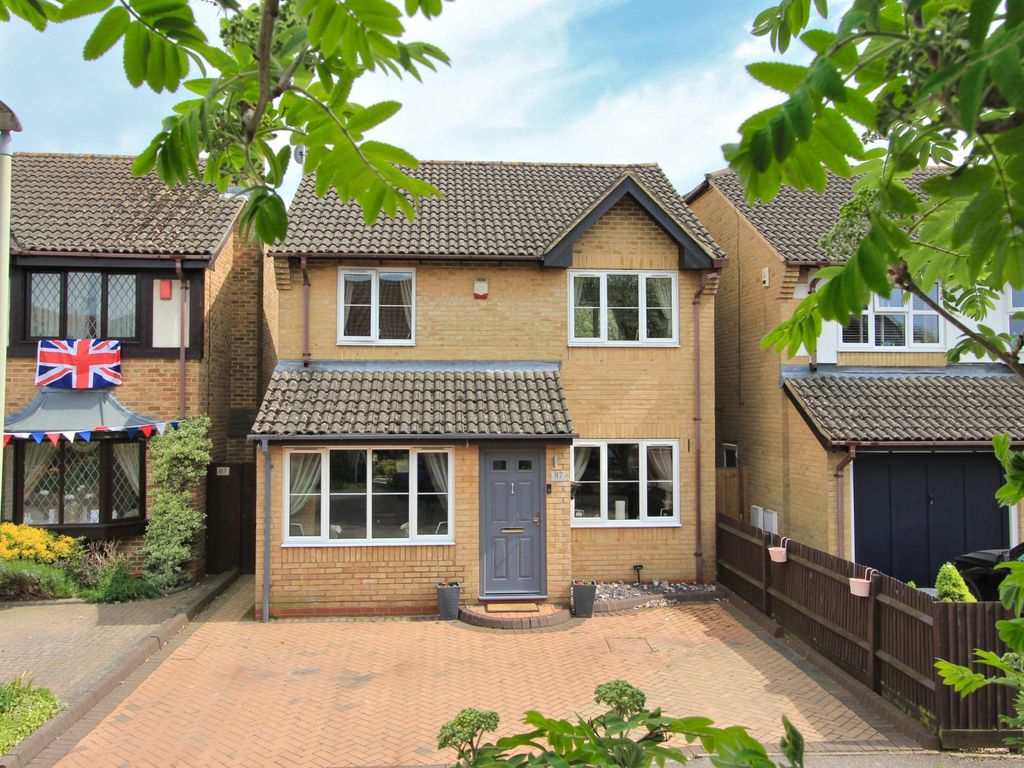 4 bed detached house for sale in Carvers Croft, Woolmer Green