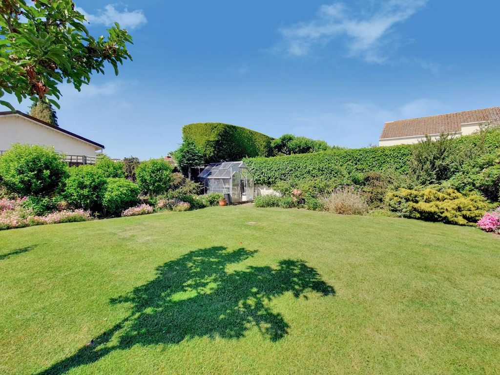 2 bed semidetached house for sale in Burfield Road, Windsor SL4 Zoopla