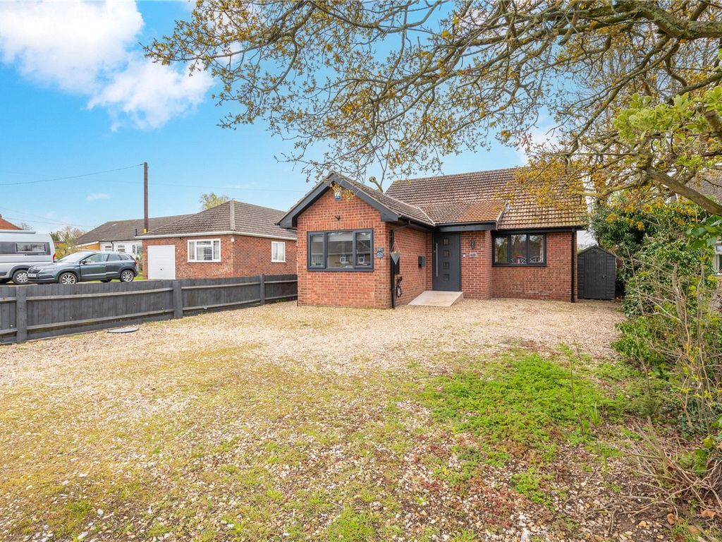 3 bed bungalow for sale in Sleaford Road, Cranwell Village, Sleaford