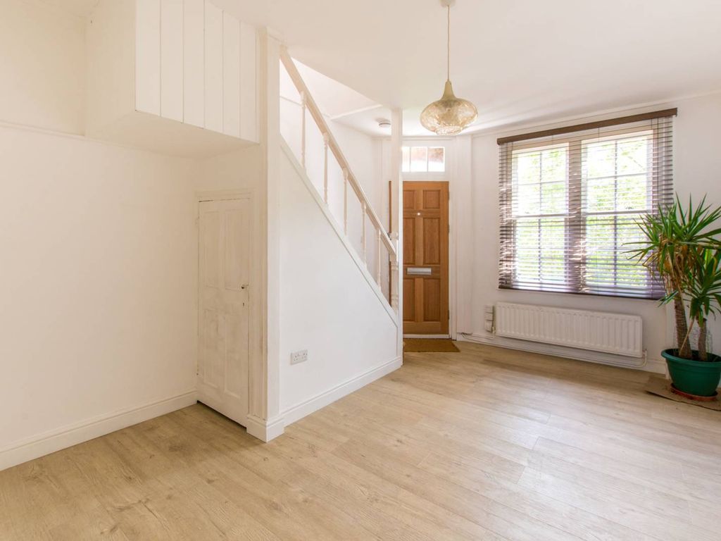 2 bed property to rent in Chesthunte Road, Tottenham, London N17, £