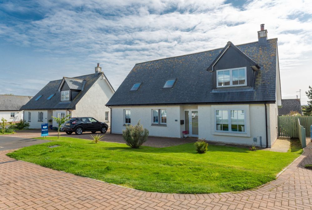 4 bed detached house for sale in 14 Kinloch Court, Blackwaterfoot, Isle