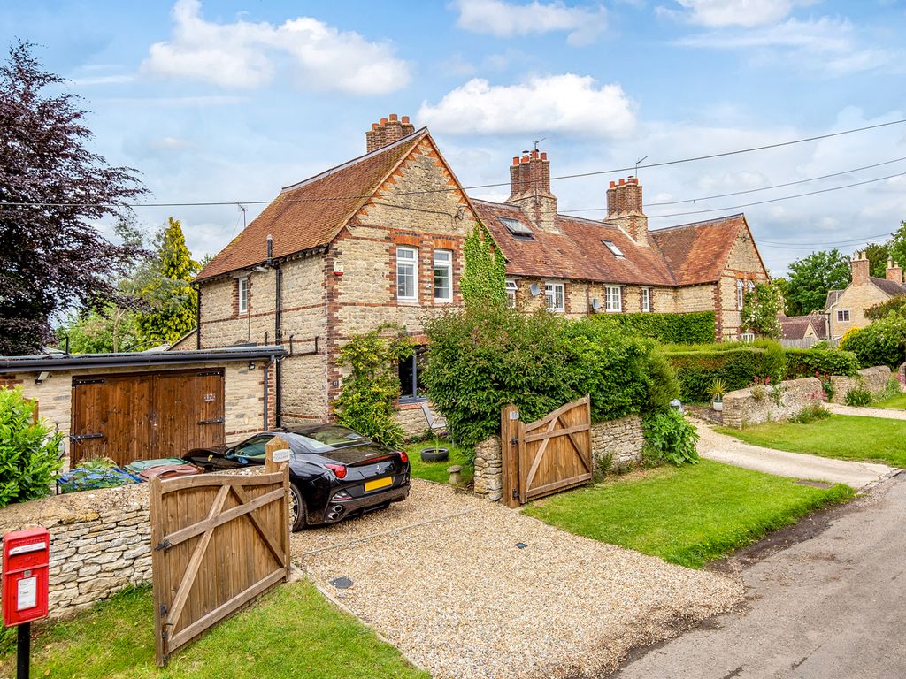 2 bed cottage for sale in Pear Tree Farm Industrial Units, Bicester