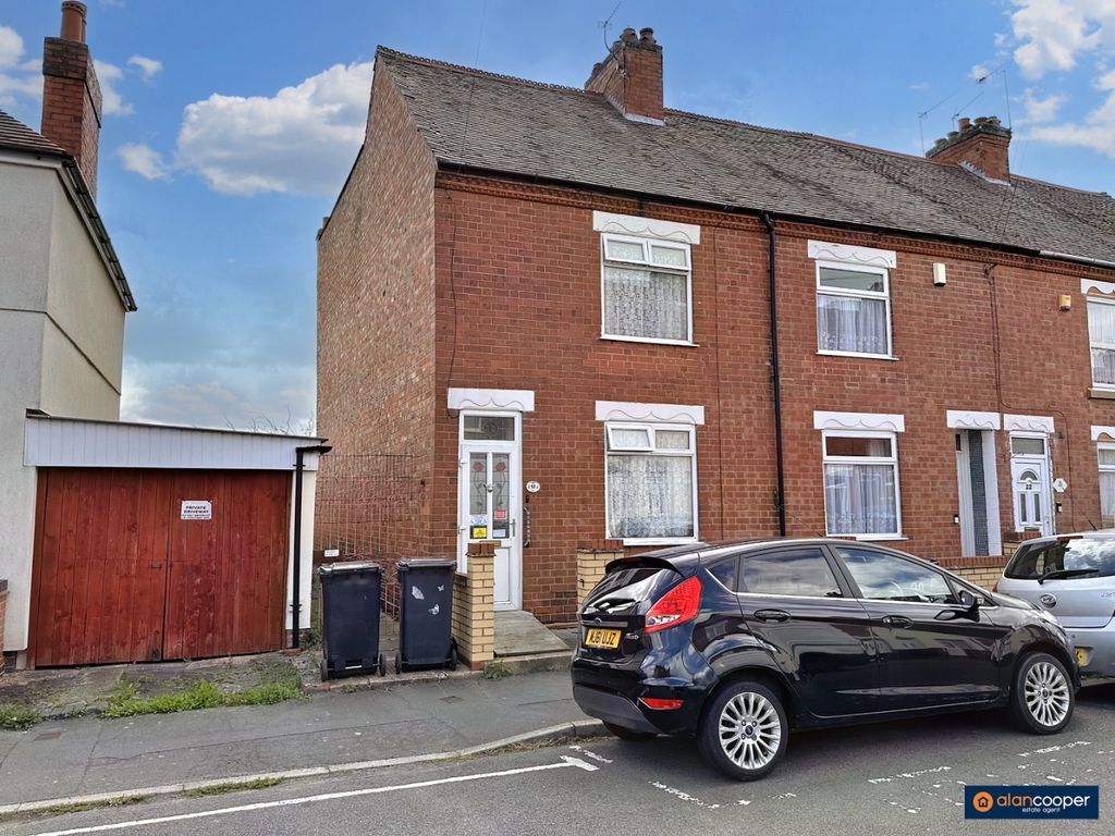 3 bed end terrace house for sale in Cross Street, Stockingford