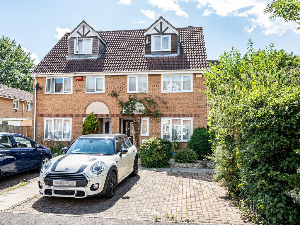 4 bed detached house for sale in Heathfield Drive, Mitcham CR4 Zoopla