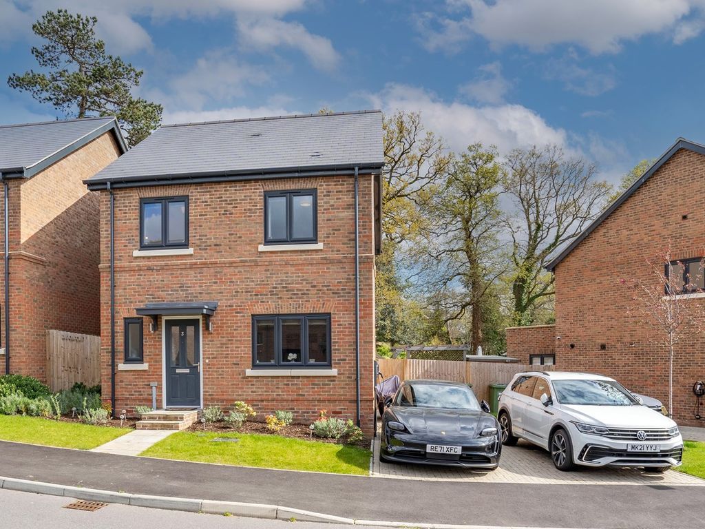 3 bed detached house for sale in Hurley Drive, Bracknell RG12, £575,000