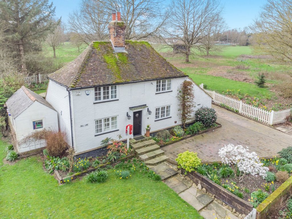 3 bed detached house for sale in Ball Lane, Kennington, Kent TN25, £