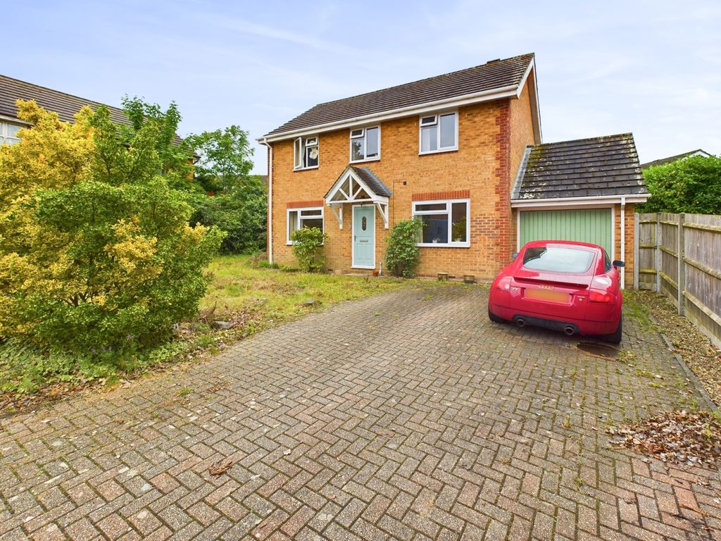 4 bed detached house for sale in Princes Close, Whitehill, Bordon GU35