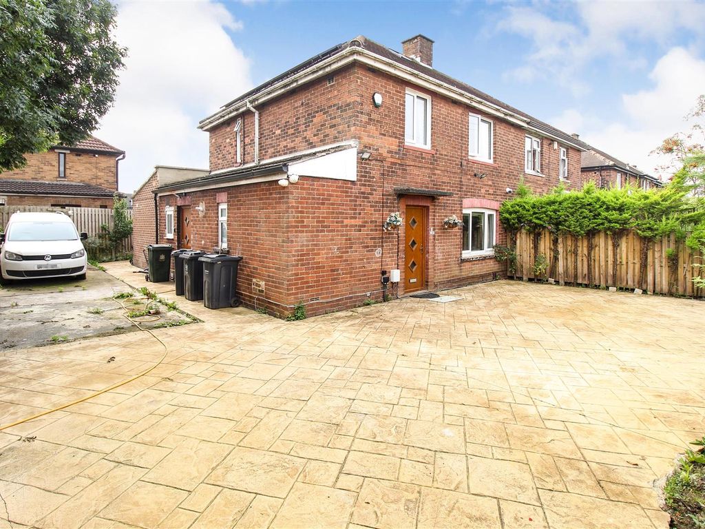 4 bed semidetached house for sale in Collingham Avenue, Bradford BD6