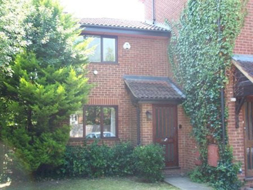 1 bed property to rent in Mountbatten Close, Slough SL1, £1,100 pcm