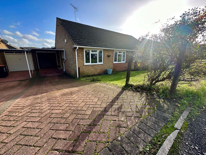 2 bed semidetached bungalow for sale in Borrowdale Avenue, Dunstable LU6 Zoopla