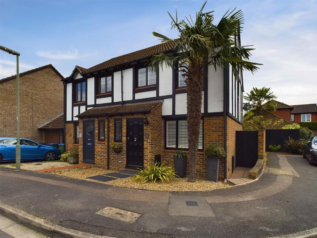 3 bed semidetached house for sale in Kings Chase, East Molesey KT8, £