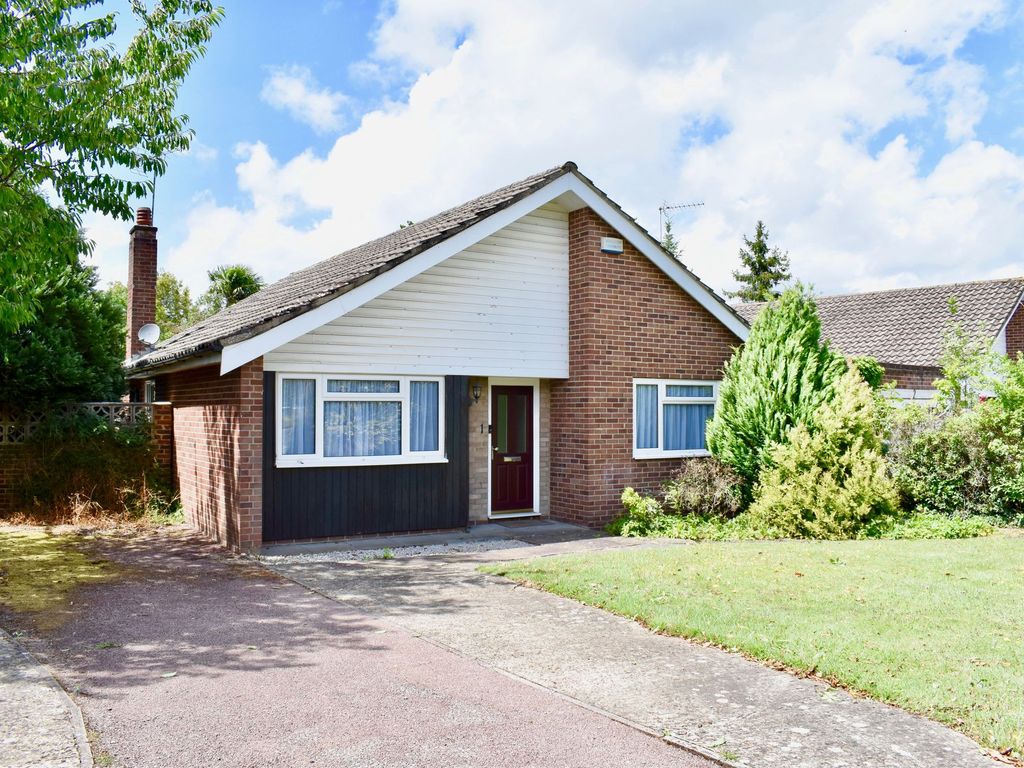 3 bed detached bungalow for sale in Rosedale, Ashtead KT21 Zoopla