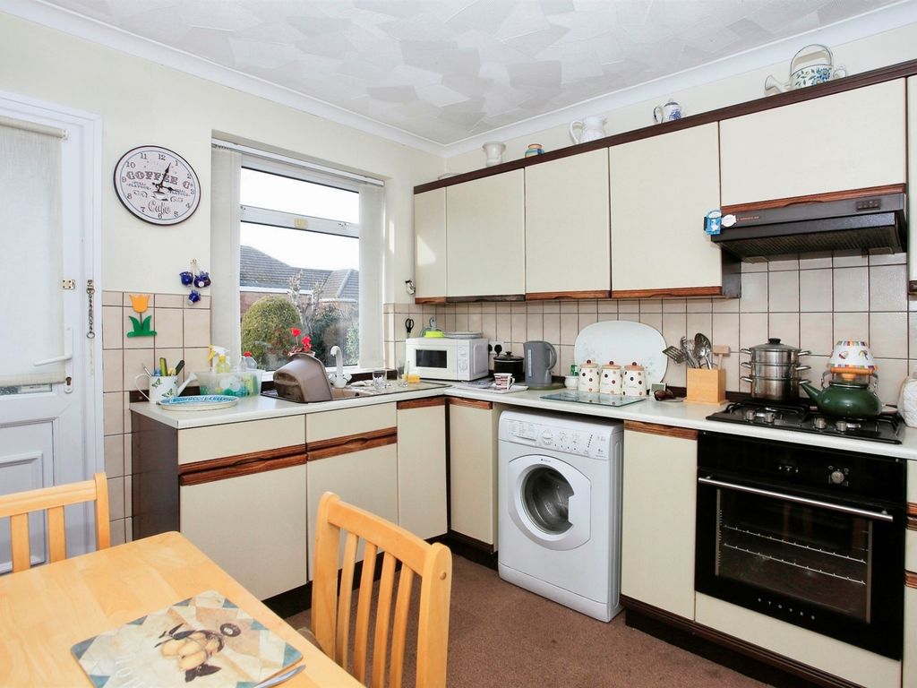 3 bed detached bungalow for sale in Desborough Avenue, Stanground