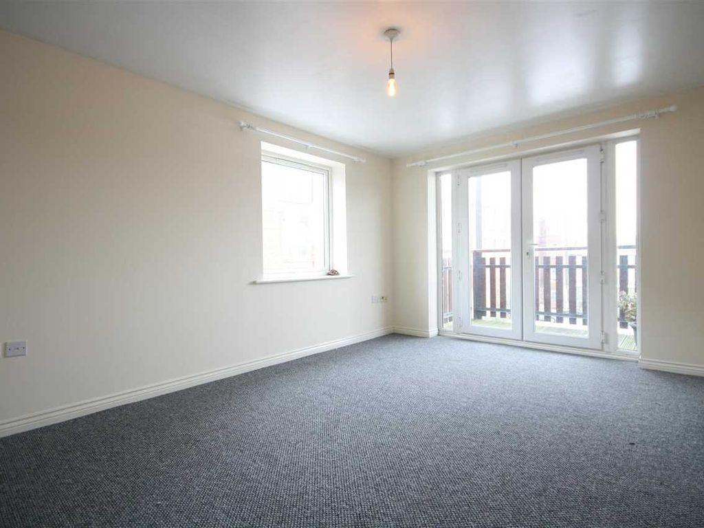 2 bed flat to rent in Canalside, Radcliffe, Manchester M26, £775 pcm