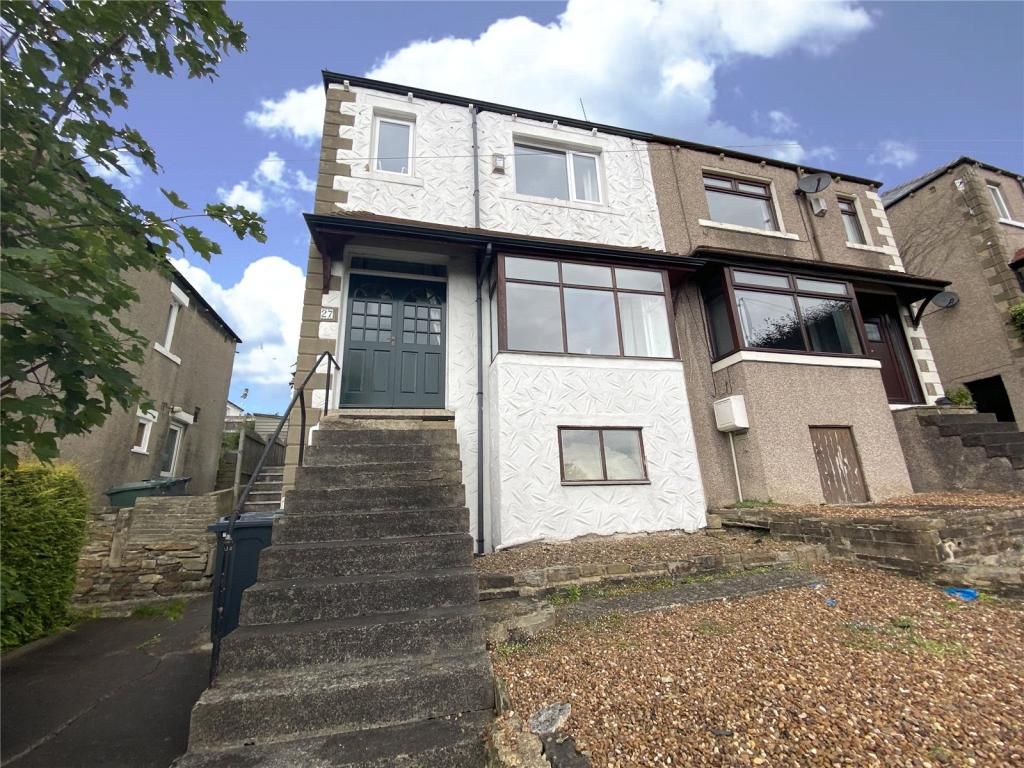 3 bed property to rent in Baildon, Shipley, West Yorkshire BD17, £900