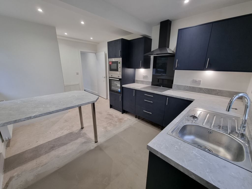 2 bed end terrace house to rent in Oldham Road, Springhead, Oldham OL4