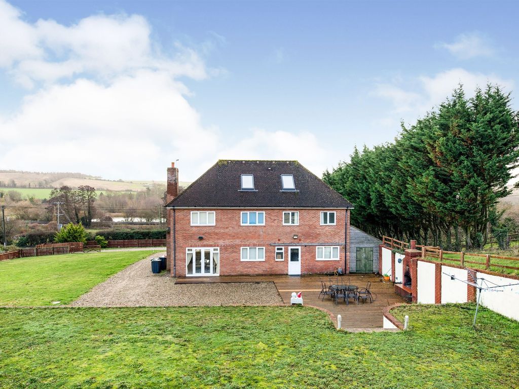 5 bed detached house to rent in Ashford Road, Chartham, Canterbury CT4