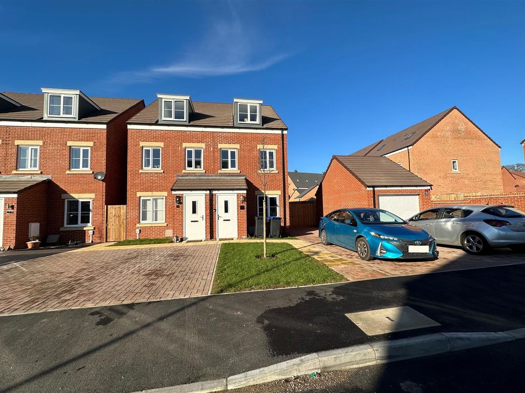 3 bed semidetached house for sale in Innes Way, Kingsthorpe