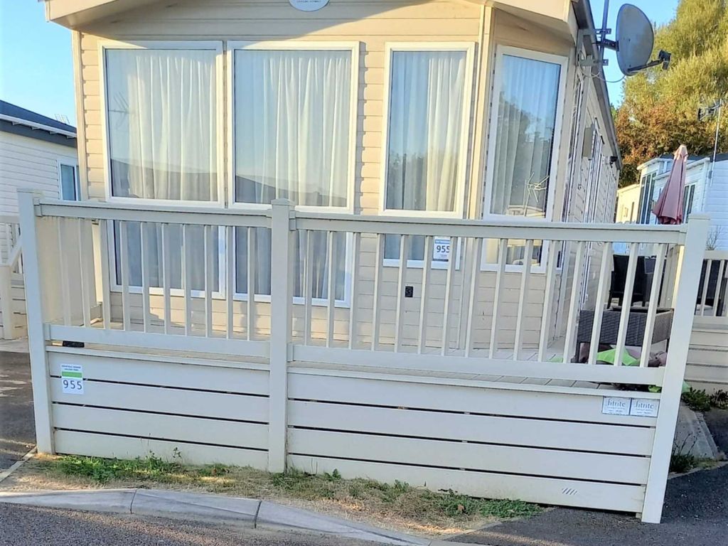 3 bed mobile/park home for sale in London Road, Clacton On Sea CO16 Zoopla