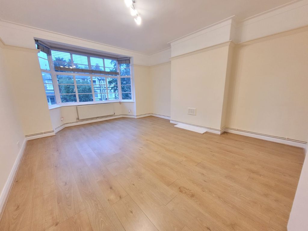 2 bed flat to rent in Colney Hatch Lane, Muswell Hill N10, £1,650 pcm