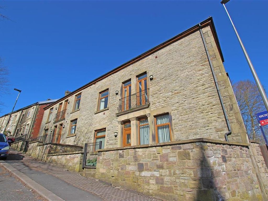 1 bed flat to rent in Radfield Avenue, Darwen BB3, £625 pcm Zoopla