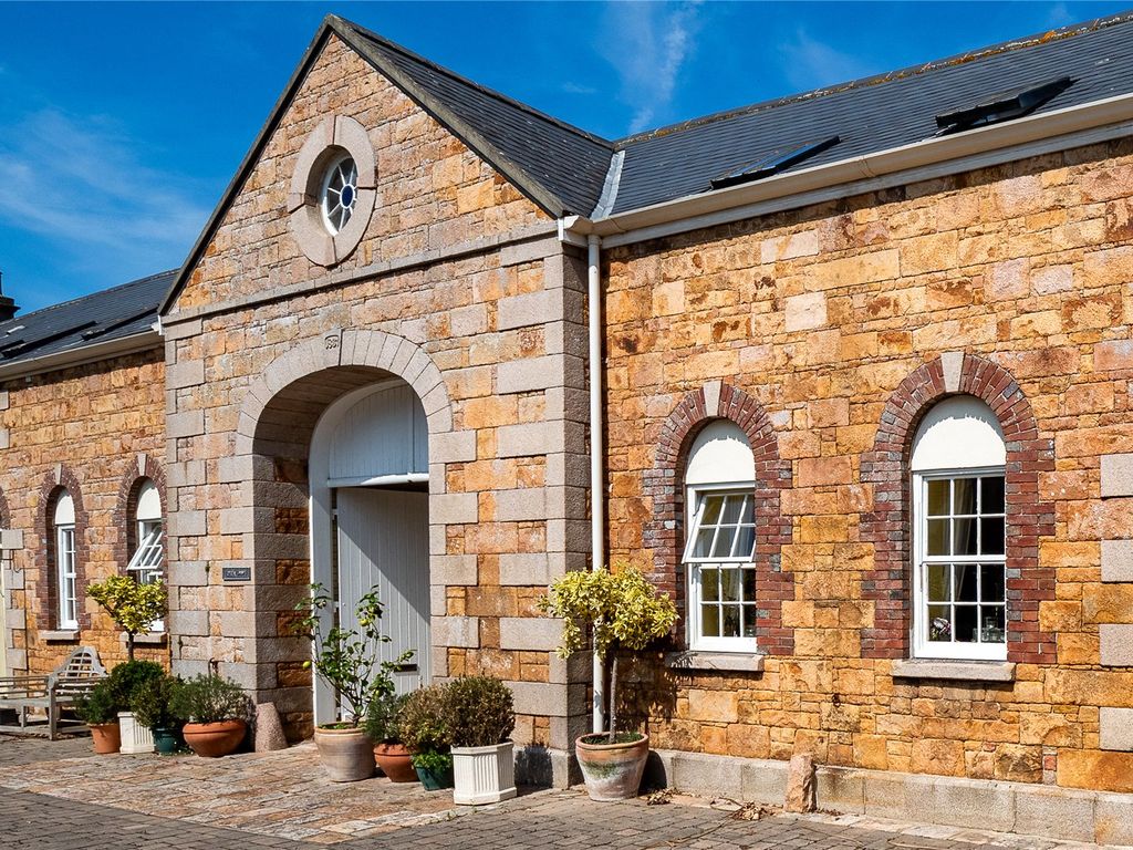 3 bed terraced house for sale in La Route De Beaumont, St. Peter