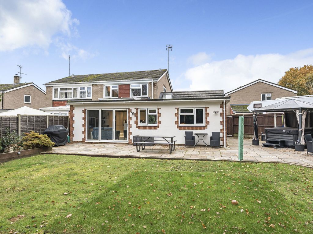 3 bed semidetached house for sale in Ashurst Road, Ash Vale, Surrey