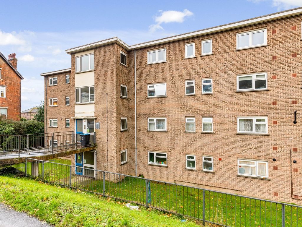 2 bed flat for sale in Leyburne Road, Dover CT16, £145,000 Zoopla