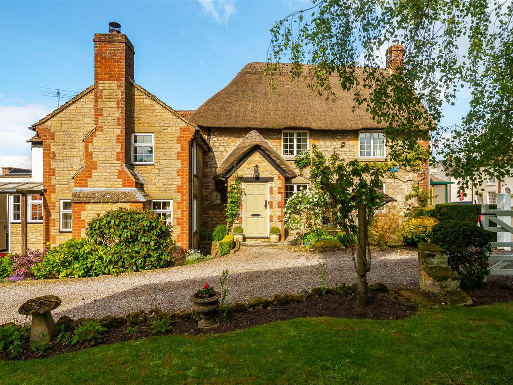 4 bed detached house for sale in Bradenstoke, Chippenham SN15 Zoopla