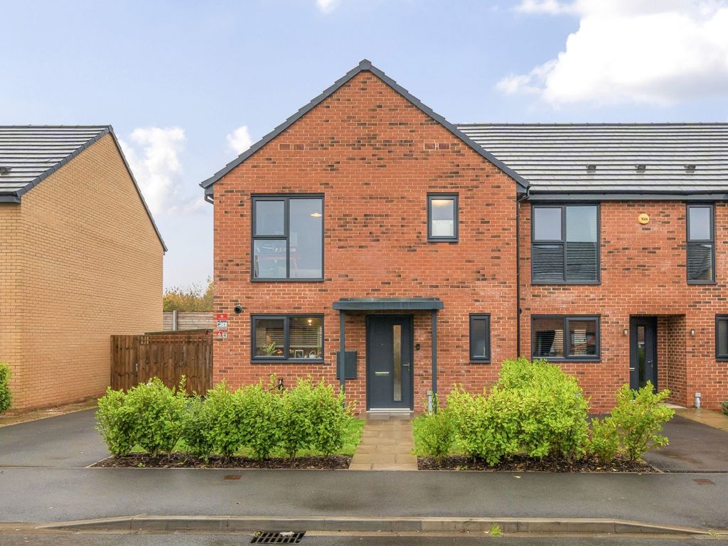 3 bed end terrace house for sale in Parkhall Drive, Askern, Doncaster