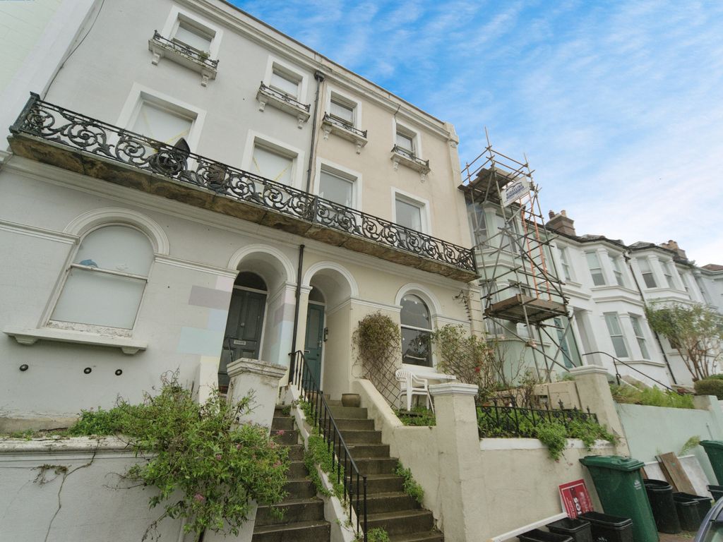 1 bed flat for sale in Roundhill Crescent, Brighton, East Sussex BN2, £