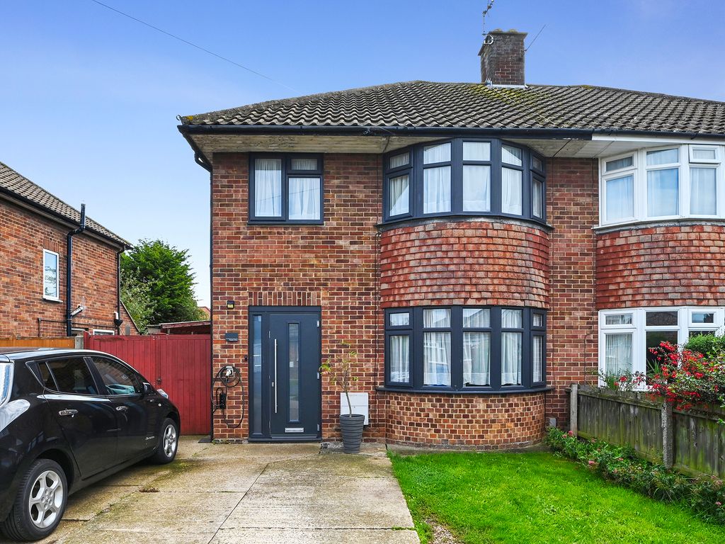 3 bed semidetached house for sale in Preston Drive, Ipswich IP1, £