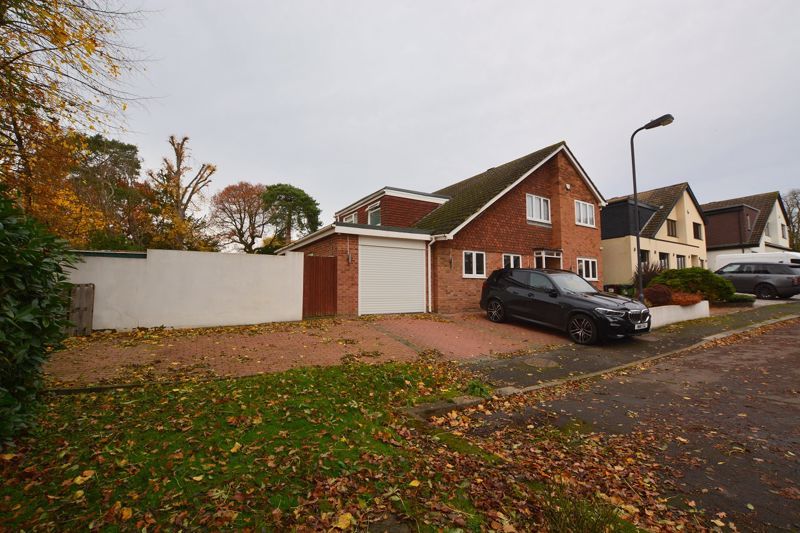 5 bed detached house for sale in Meadway Close, Pinner HA5, £1,275,000