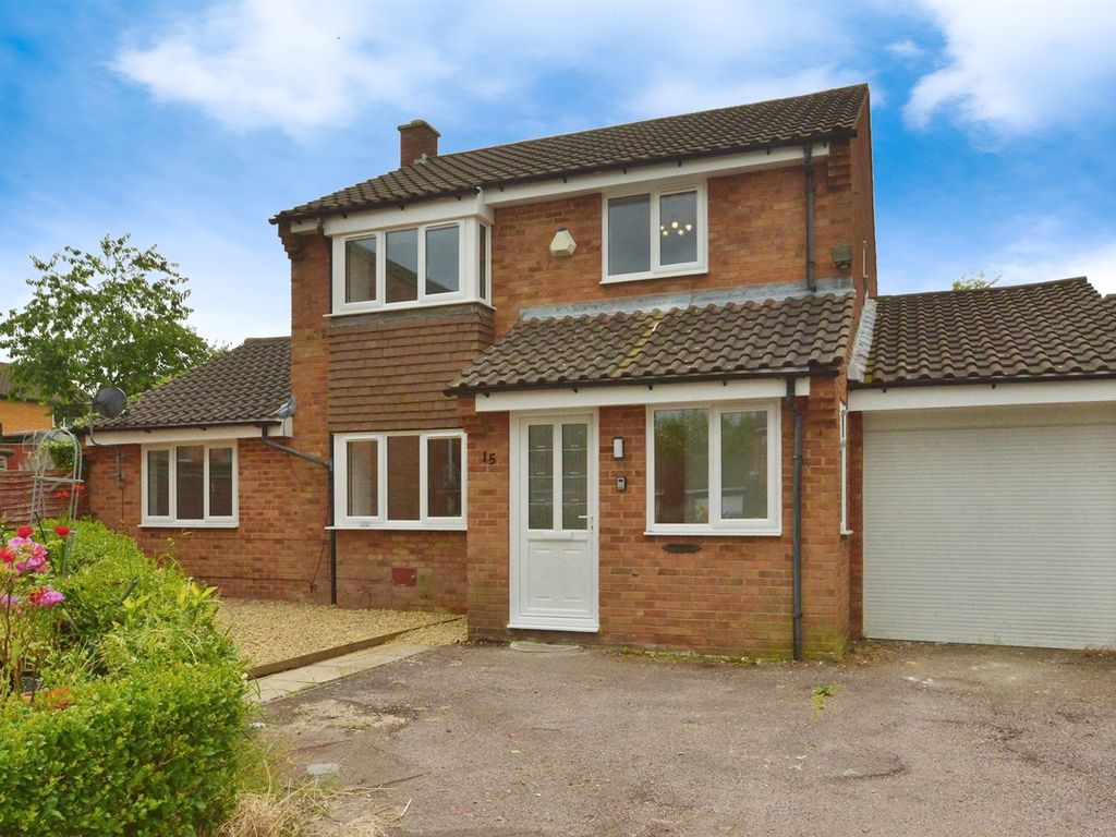 5 bed link detached house for sale in Statham Place, Oldbrook, Milton