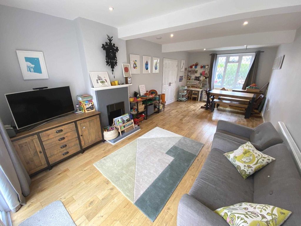 4 bed semidetached house to rent in Balmoral Drive, Borehamwood WD6