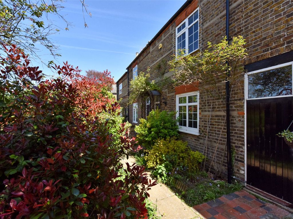 3 bed terraced house to rent in Oak Lane, Windsor, Berkshire SL4 Zoopla