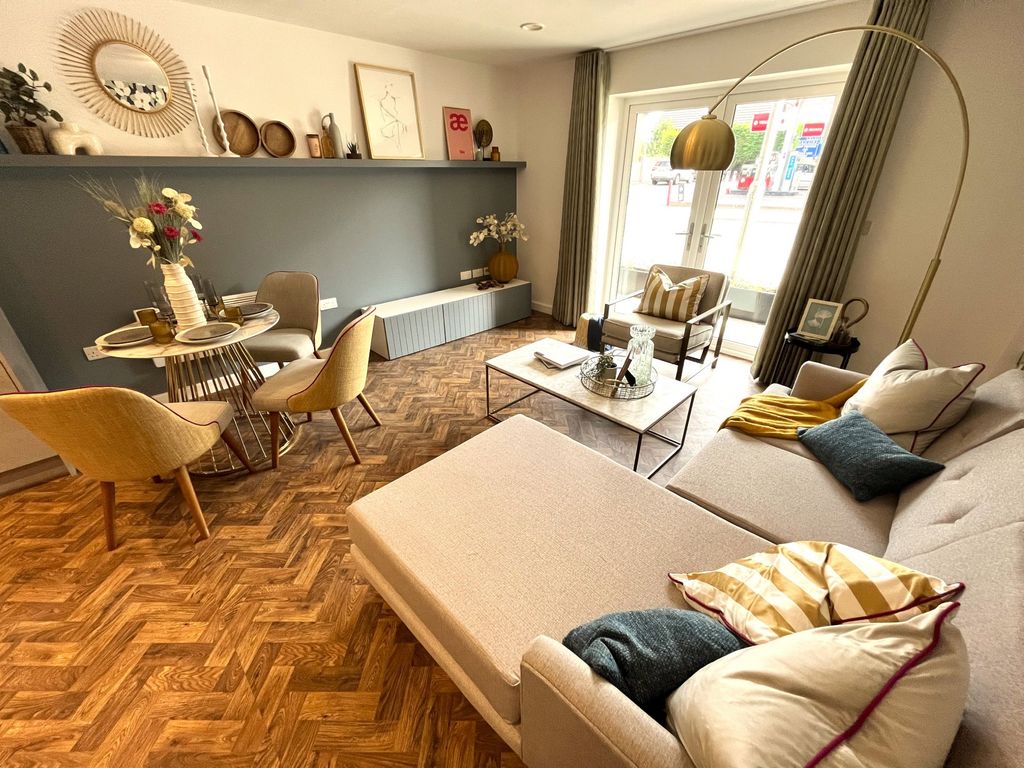 2 bed flat to rent in Garstang Road, Broughton, Preston PR3, £960 pcm