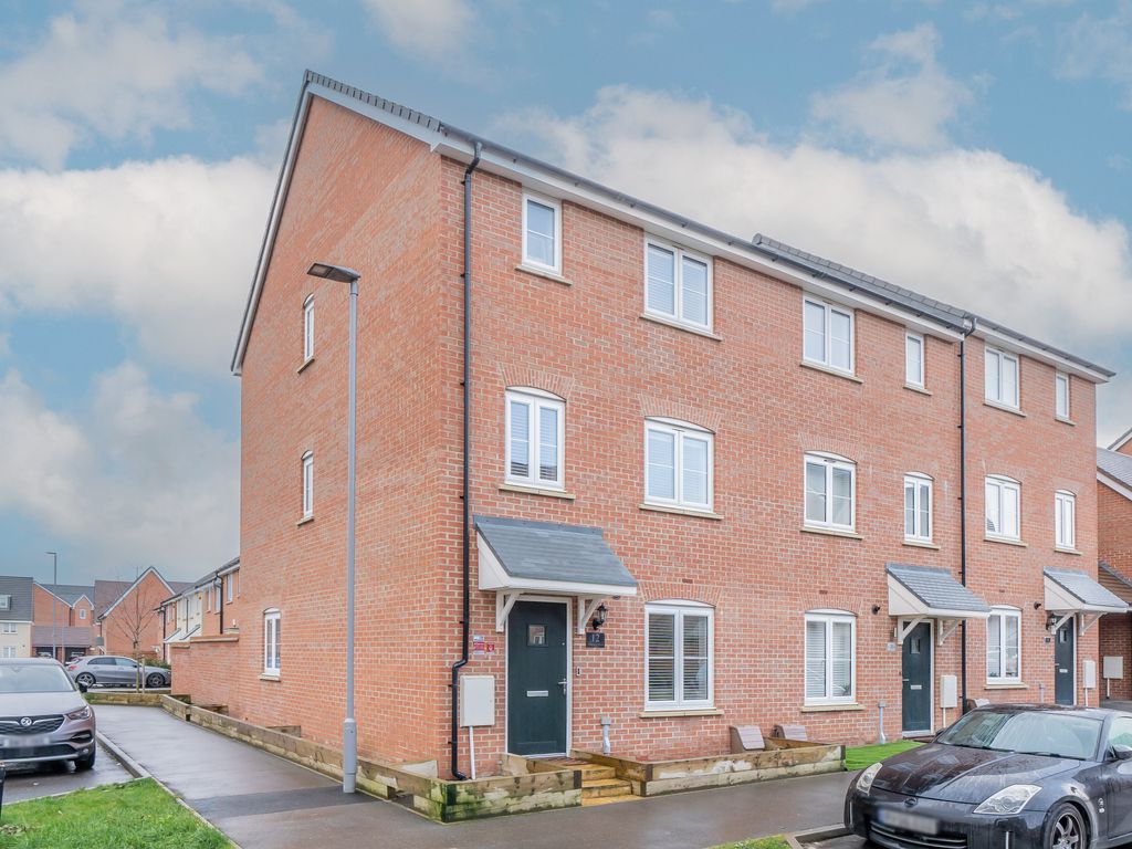 5 bed semidetached house for sale in Galapagos Grove Newton Leys