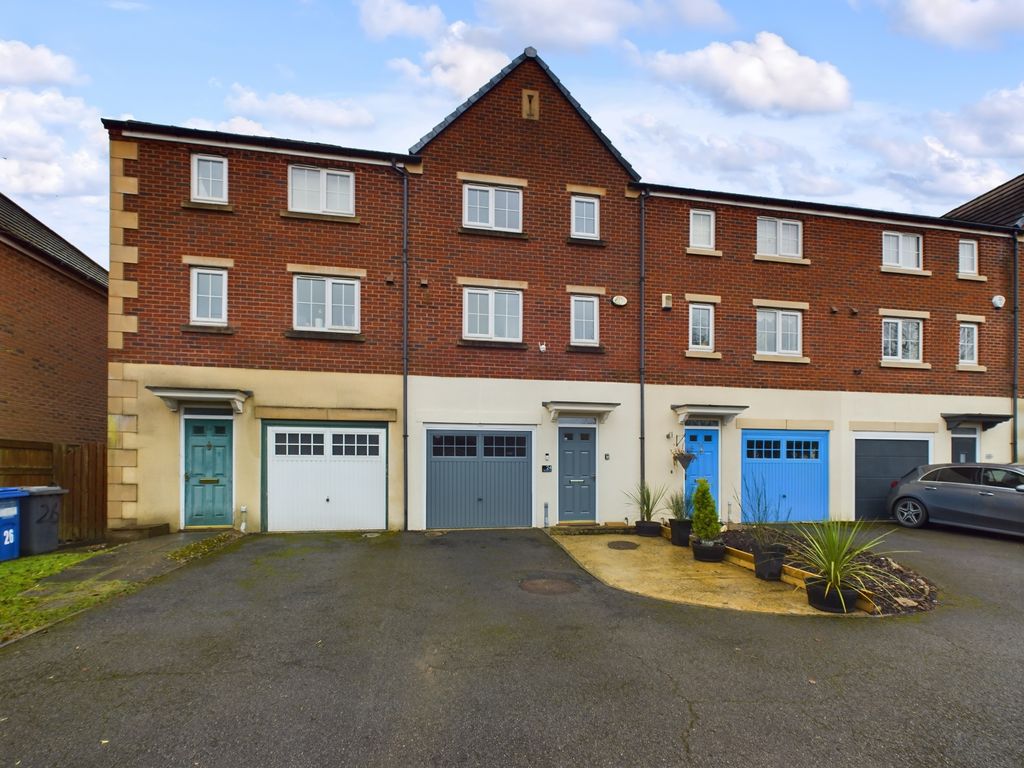 3 bed town house for sale in Waterside View, Conisbrough, Doncaster