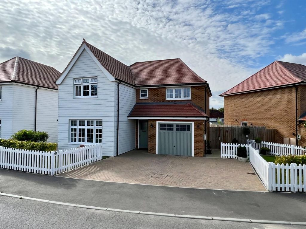4 bed detached house for sale in Rother Drive, Tenterden TN30, £625,000