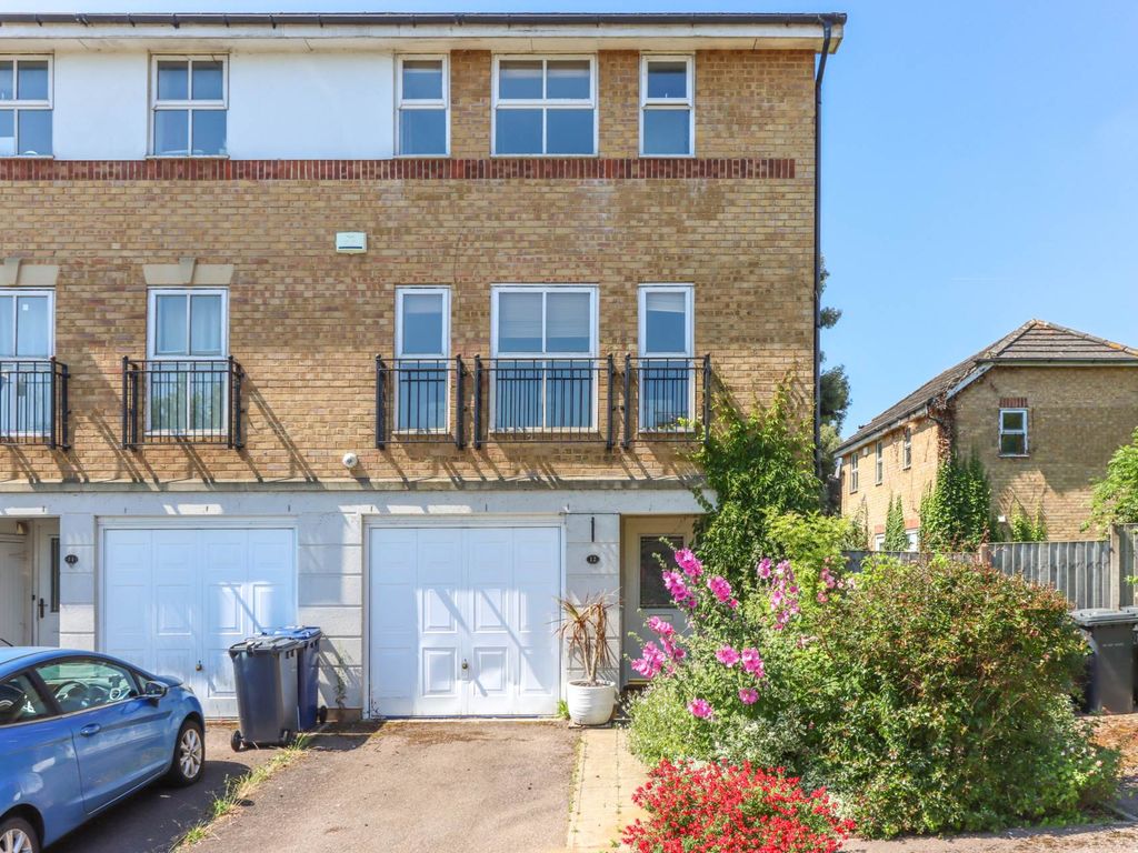 4 bed town house for sale in Radstock Close, Friern N11, £