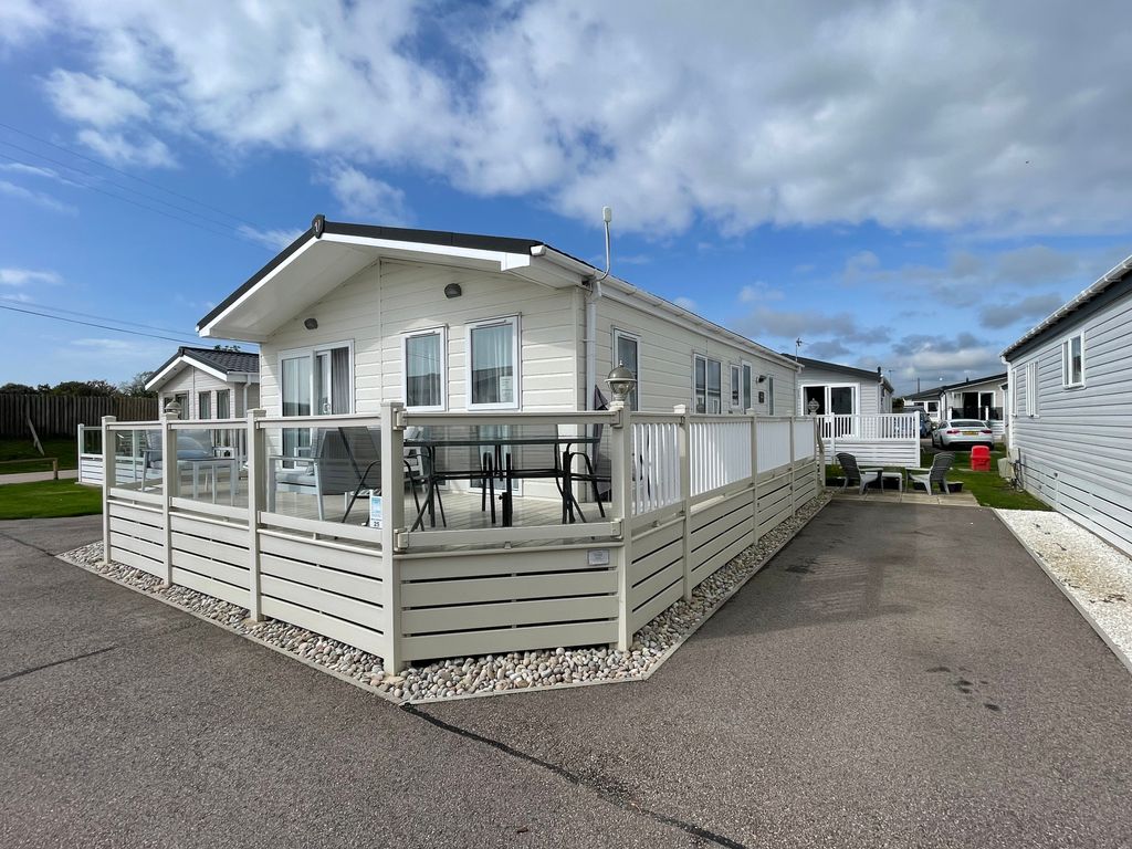 2 bed mobile/park home for sale in Eastbourne Road, Pevensey Bay BN24