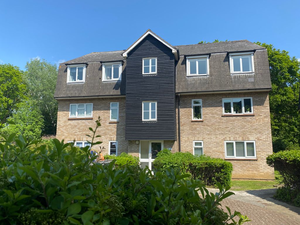 2 bed flat for sale in Menzies Avenue, Laindon, Basildon SS15, £170,000