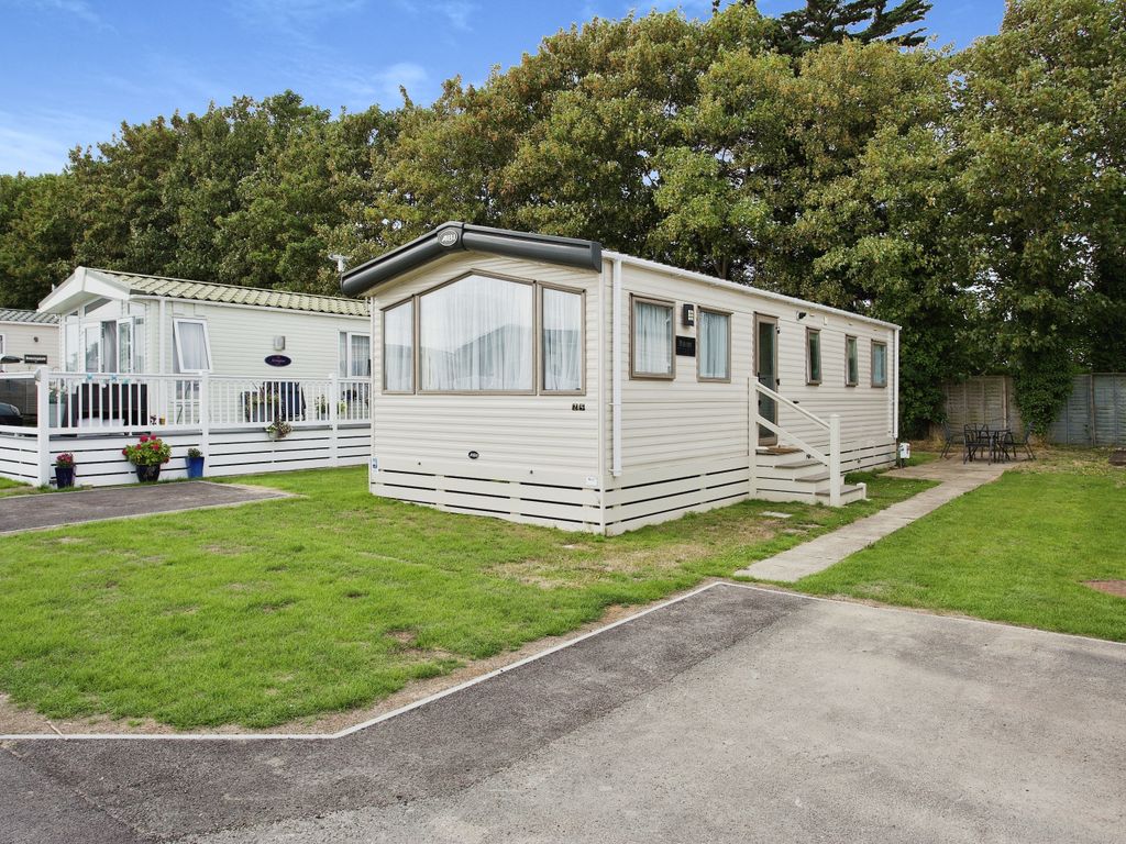 3 bed mobile/park home for sale in Solent Breezes, Chilling Lane