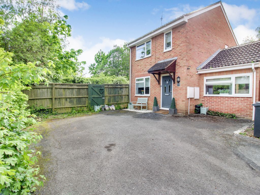 3 bed detached house for sale in Lineacre Close, Grange Park, Swindon