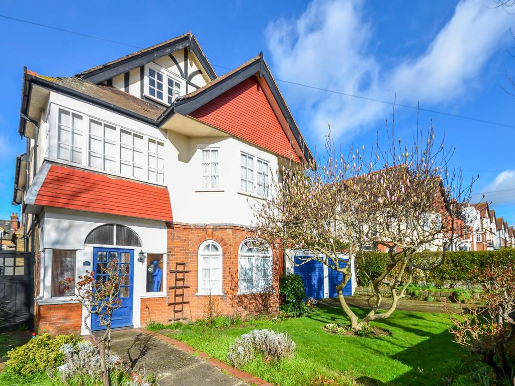5 bed detached house for sale in Preston Road, WestcliffOnSea SS0, £