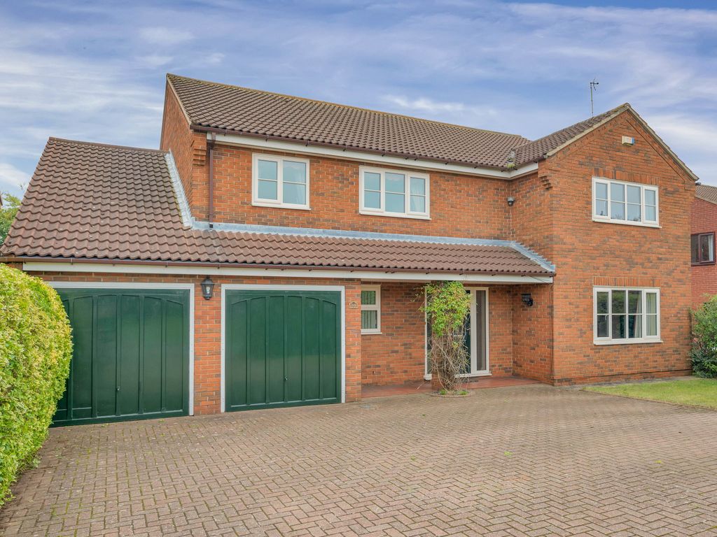 4 bed detached house for sale in Barrowby Gate, Grantham NG31, £450,000