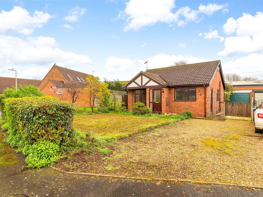 2 bed bungalow for sale in 12 Hawthorn Way, Bassingham, Lincoln LN5, £