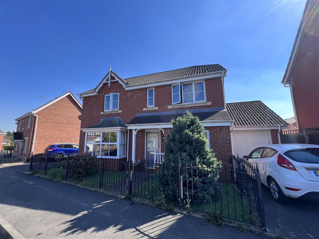 4 bed property to rent in Lilleburne Drive, Nuneaton CV10 Zoopla